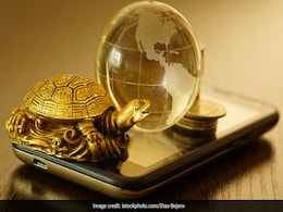 Vastu Tips: वास्तु के अनुसार घर में ये 3 चीजें रखना माना जाता है शुभ, देवी देवताओं का होता है वास Vastu Tips: वास्तु के अनुसार घर में ये 3 चीजें रखना माना जाता है शुभ, देवी देवताओं का होता है वास