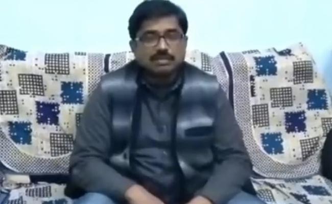 डिप्टी CM के कार्यक्रम में सपा नेता की गैरमौजूदगी में मंच से हुआ BJP में शामिल होने का ऐलान, नेता को देनी पड़ी सफाई