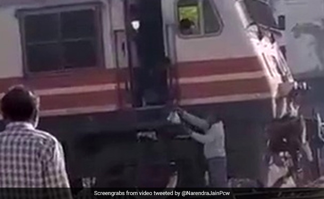 Viral: Driver Stops Train to Collect 'Famous' <i>Kachoris</i>. And Then...