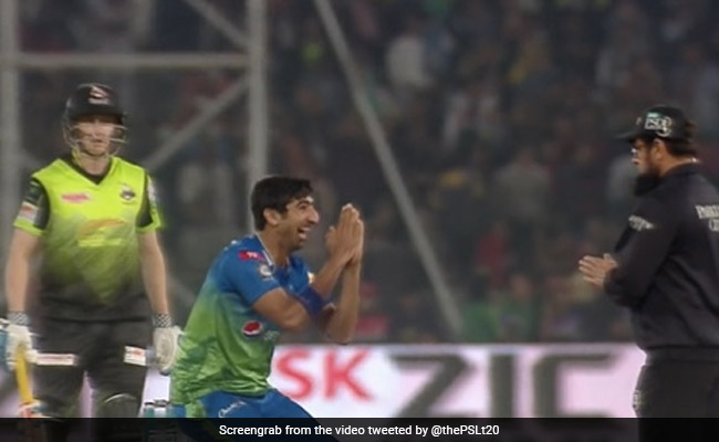 'प्रोफेसर' को आउट करने पर गेंदबाज ने हाथ जोड़कर अंपायर से जश्न मनानें को मांगी 'इजाजत'- Video