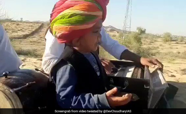 इस छोटे से बच्चे ने छेड़ी ऐसी तान, जिसे सुन IAS ने कहा- मारवाड़ की शान!