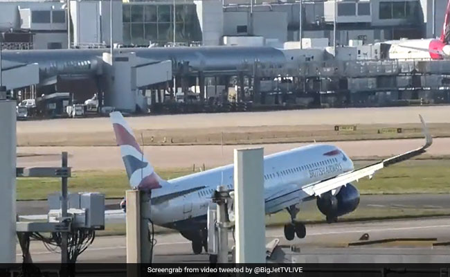 "British Airways के विमान को Runway पर हवा ने उछाला,  Viral हुआ Video "