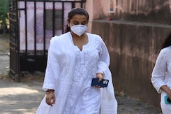 बप्पी लाहिरी का अंतिम संस्कार, विद्या बालन समेत श्मशान भूमि पहुंचे कई सितारे बप्पी लाहिरी का अंतिम संस्कार, विद्या बालन समेत श्मशान भूमि पहुंचे कई सितारे