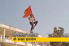 हिजाब विवाद : कर्नाटक हाईकोर्ट में आज सुनवाई, शांति व्यवस्था को लेकर पुलिस ने किया फ्लैग मार्च हिजाब विवाद : कर्नाटक हाईकोर्ट में आज सुनवाई, शांति व्यवस्था को लेकर पुलिस ने किया फ्लैग मार्च