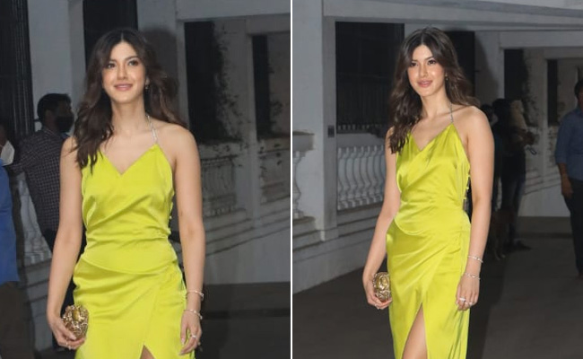 Shanaya Kapoor Looks Nothing Less Than A Diva In This Citrine Yellow Slit Dress