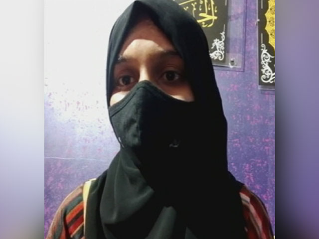 "Wasn't Worried": Student In Burqa Who Was Surrounded By Saffron Scarf Group