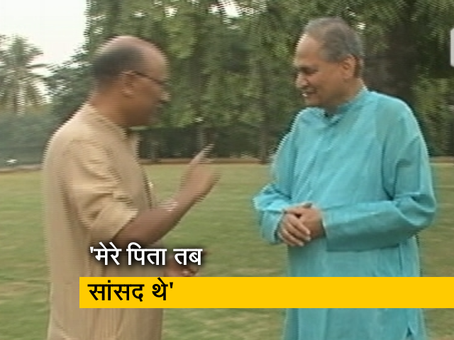 राहुल बजाज से NDTV की पुरानी बातचीत : 'इंदिरा गांधी ने बुलाकर कहा था हम मुश्किल में पड़ सकते हैं'(Aired: November 2014)