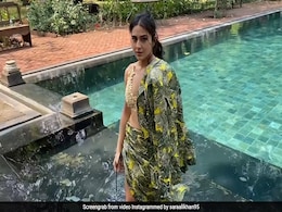 सारा अली खान का दिखा अनोखा अंदाज, आलीशान बंगले से लेकर पूल तक की करवाई सैर सारा अली खान का दिखा अनोखा अंदाज, आलीशान बंगले से लेकर पूल तक की करवाई सैर
