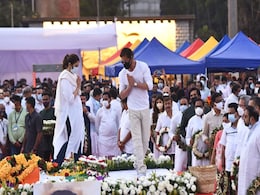 At Lata Mangeshkar's Funeral: Shah Rukh Khan, Aamir Khan, Ranbir Kapoor, Vidya Balan At Lata Mangeshkar's Funeral: Shah Rukh Khan, Aamir Khan, Ranbir Kapoor, Vidya Balan
