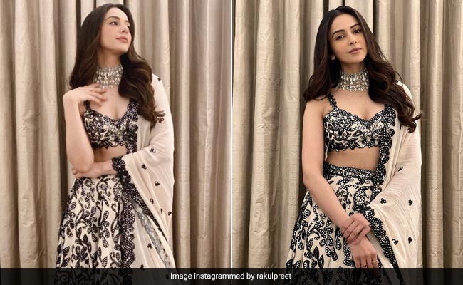 Rakul Preet Singh Is Busy "Playing Dress Up" In A Gorgeous <i>Lehenga</i>