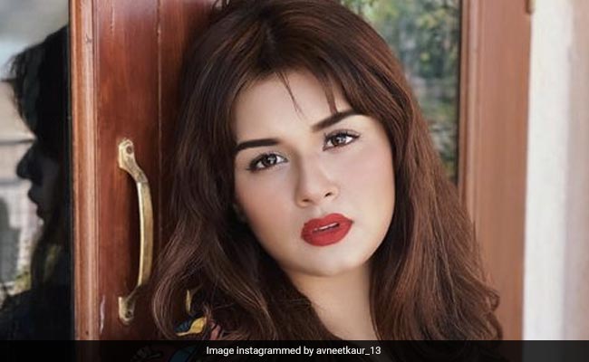 Avneet Kaur के स्टाइलिश लुक्स जीत लेंगे आपका भी दिल, एक से बढ़कर एक आउटफिट में आ रही हैं नजर