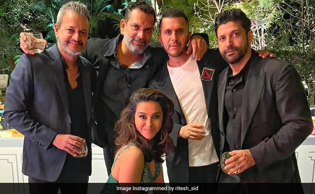 Inside The "Weekend Full Of Smiles" That Was Farhan Akhtar And Shibani Dandekar's Wedding