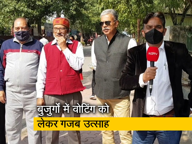 यूपी में पहले चरण के लिए मतदान, नोएडा में बड़ी संख्या में बुजुर्गों ने डाला वोट