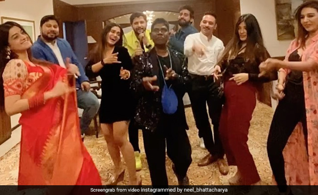 'कच्चा बादाम' सिंगर ने अपने गाने Kacha Badam पर सूट-बूट पहन किया डांस, लोग बोले- छा गए गुरु