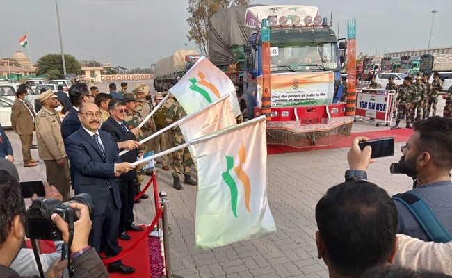 अफगानिस्तान के लोगों की मदद के लिए भारत से गेहूं की पहली खेप रवाना अफगानिस्तान के लोगों की मदद के लिए भारत से गेहूं की पहली खेप रवाना
