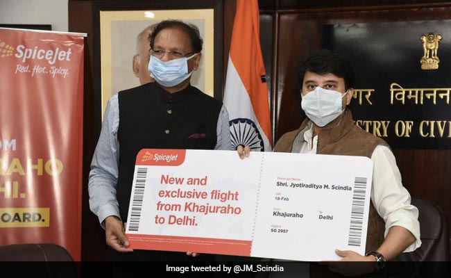 Aviation Minister Flags Off SpiceJet's Inaugural Khajuraho-Delhi Flight