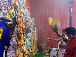 Bhajan: मां दुर्गा को प्रसन्न करने के लिए भक्त गाते हैं ये 5 भजन, आप भी कर सकते हैं आरती में शामिल Bhajan: मां दुर्गा को प्रसन्न करने के लिए भक्त गाते हैं ये 5 भजन, आप भी कर सकते हैं आरती में शामिल