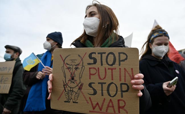 "We Are All Brothers": Ukrainian And Russian Expats Wake Up To Horror