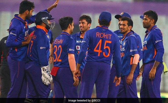 IND vsWI : रोहित की कप्तानी में भारतीय टीम ने तोड़े पुराने सभी रिकॉर्ड,  लगातार 8 मैच जीतकर बनाया नया कीर्तिमान