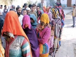 यूपी में तीसरे चरण के मतदान में हिन्दू-मुस्लिम वोटों के ध्रुवीकरण के बजाय स्थानीय मुद्दे ज्यादा हावी यूपी में तीसरे चरण के मतदान में हिन्दू-मुस्लिम वोटों के ध्रुवीकरण के बजाय स्थानीय मुद्दे ज्यादा हावी