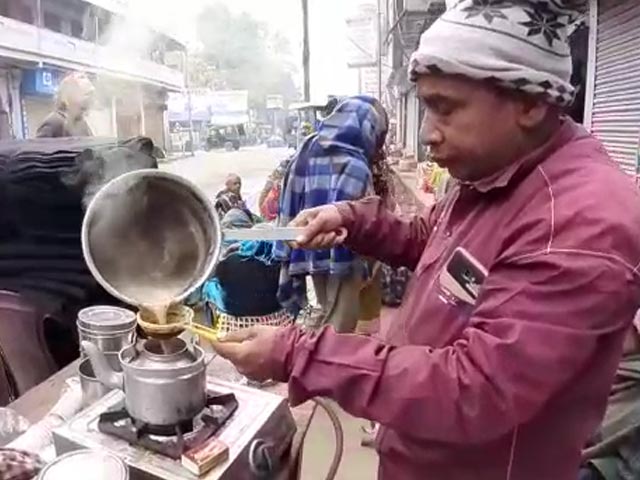 Bihar Tea-Seller Spends Part Of His Income To Help The Poor