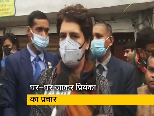 यूपी चुनाव: प्रचार के लिए मैदान में उतरीं प्रियंका गांधी, सिंकदाबाद में घर घर जाकर मांगे वोट