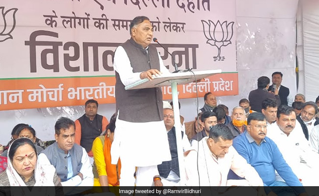 BJP Protest Outside Arvind Kejriwal's House Over Farmers' Demands