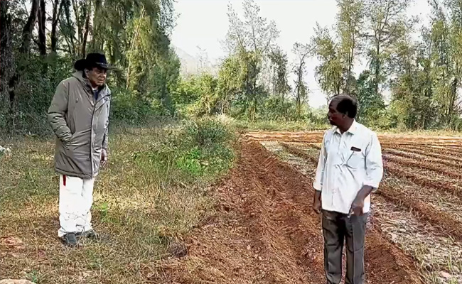 Dharmendra खाली समय में कर रहे हैं खेती, वीडियो शेयर कर बोले- प्याज लगवा दिए आलू लगवा रहा हूं
