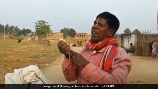 Singer Of Viral Song <i>'Kacha Badam'</i> Drives New Car Into Wall, Injured: Report