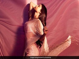 Mouni Roy Is "A Saree Girl Forever". Shares Gorgeous Pics To Prove It Mouni Roy Is "A Saree Girl Forever". Shares Gorgeous Pics To Prove It