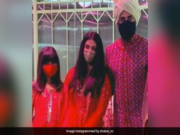 अनिल अंबानी के बेटे की शादी में रेड आउटफिट में छा गईं Aishwarya Rai Bachchan, बेटी आराध्या ने भी पहनी सेम कलर की ड्रेस अनिल अंबानी के बेटे की शादी में रेड आउटफिट में छा गईं Aishwarya Rai Bachchan, बेटी आराध्या ने भी पहनी सेम कलर की ड्रेस