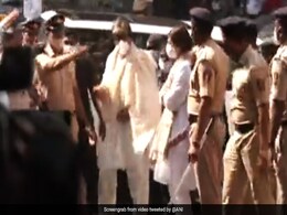 लता मंगेशकर के अंतिम दर्शन के लिए पहुंचे अमिताभ बच्चन, श्रद्धा कपूर और जावेद अख्तर, अन्य बॉलीवुड हस्तियां भी आईं नजर लता मंगेशकर के अंतिम दर्शन के लिए पहुंचे अमिताभ बच्चन, श्रद्धा कपूर और जावेद अख्तर, अन्य बॉलीवुड हस्तियां भी आईं नजर