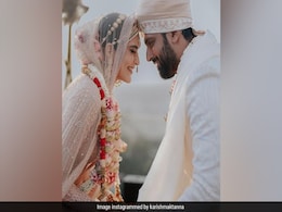 Pushpa के फेमस 'ऊ अंटावा' गाने पर थिरकती नजर आईं नई नवेली दुल्हन Karishma Tanna, बेहद स्टाइलिश लुक किया कैरी Pushpa के फेमस 'ऊ अंटावा' गाने पर थिरकती नजर आईं नई नवेली दुल्हन Karishma Tanna, बेहद स्टाइलिश लुक किया कैरी