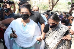 Kajol, Tanuja, Rakesh Roshan, Biswajit Visit Bappi Lahiri's House Kajol, Tanuja, Rakesh Roshan, Biswajit Visit Bappi Lahiri's House