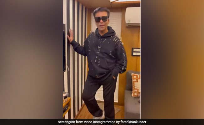 Trust Karan Johar To Hilariously Explain His "<i>Shahenshah</i>" Hoodie