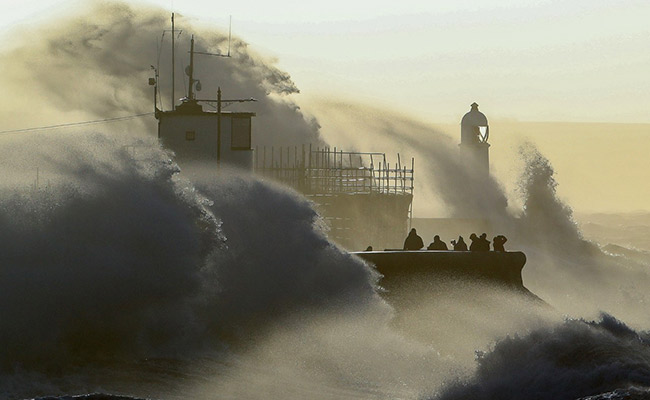 Millions Tune In To Watch Pilots Land In London As Storm Eunice Rages