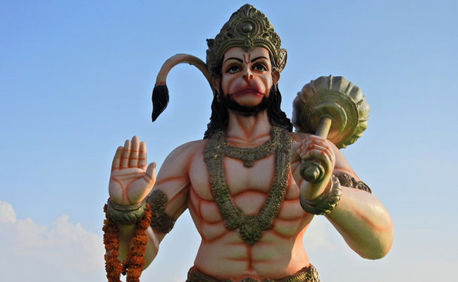 हनुमान चालीसाचे पठण करताना अजिबात करू नका या चुका, जाणून घ्या नियम