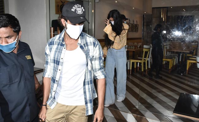 Spotted: Hrithik Roshan And Rumoured Girlfriend Saba Azad Pictured Together Again. See Pics