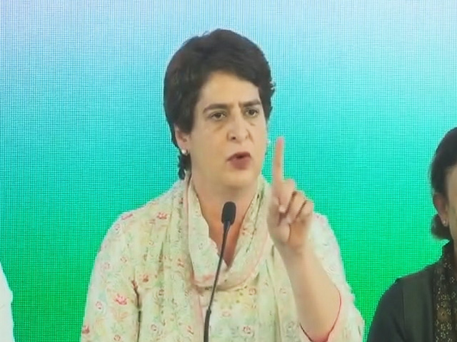 प्रियंका गांधी ने आज रामपुर में साधा जनसंपर्क, दुकानदारों को समझाईं अपने घोषणा पत्र की घोषणाएं