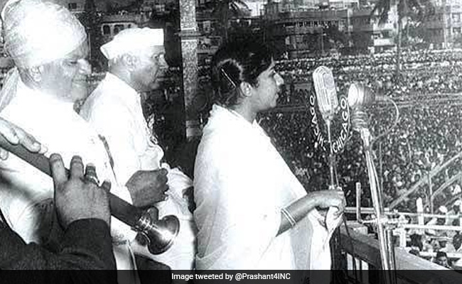 When Lata Mangeshkar's <i>"Aye Mere Watan Ke Logon"</i> Left Nehru In Tears