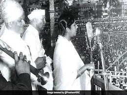 When Lata Mangeshkar's <i>"Aye Mere Watan Ke Logon"</i> Left Nehru In Tears When Lata Mangeshkar's <i>"Aye Mere Watan Ke Logon"</i> Left Nehru In Tears