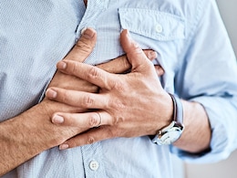 First Aid: कई कारणों से हो सकता है सीने में अचानक दर्द, जान लीजिए हर तरह के दर्द में फर्स्ट एड का तरीका First Aid: कई कारणों से हो सकता है सीने में अचानक दर्द, जान लीजिए हर तरह के दर्द में फर्स्ट एड का तरीका