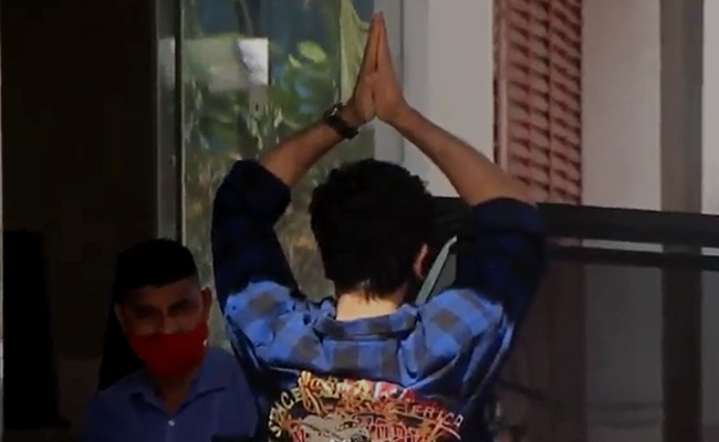 Viral: Ranbir Kapoor Copies Alia Bhatt's Namaste Pose - See Inside
