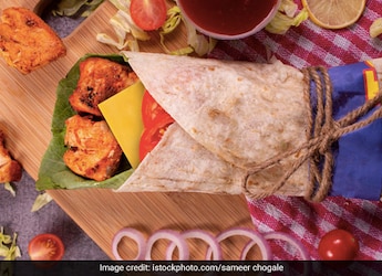 Chicken Roll, Mutton Roll And More: 5 Non-Veg Roll Recipes To Spice Up Your Palate Chicken Roll, Mutton Roll And More: 5 Non-Veg Roll Recipes To Spice Up Your Palate