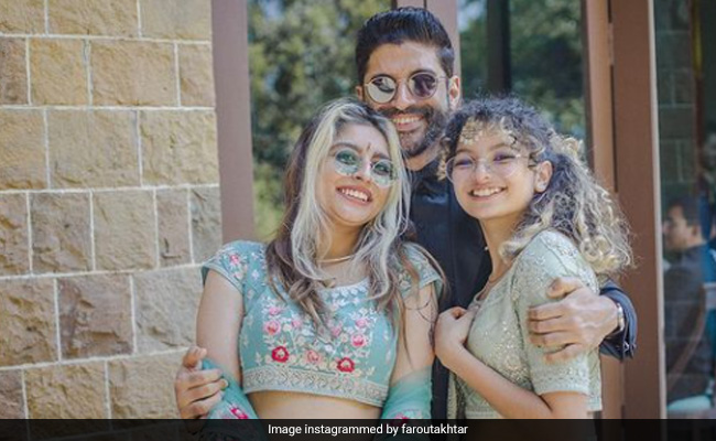 Farhan Akhtar Posed With Daughters Shakya And Akira For Special Pic At Wedding To Shibani Dandekar