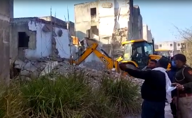 Building Collapses In North Delhi, 9-Year-Old Girl Among 4 Dead