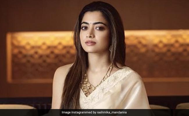 'पुष्पा' की श्रीवल्ली का एयरपोर्ट पर दिखा क्यूट अंदाज, फैन्स बोले- शो ऑफ करती हैं बस