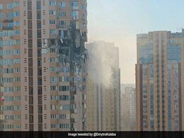 यूक्रेन की राजधानी कीव में रिहायशी बिल्डिंग पर रूस ने दागे मिसाइल यूक्रेन की राजधानी कीव में रिहायशी बिल्डिंग पर रूस ने दागे मिसाइल