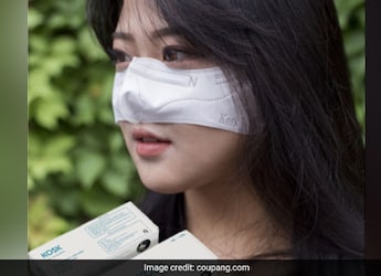 Korean Brand Goes Creative; Launches Foldable Mask To Cover Nose While Eating Korean Brand Goes Creative; Launches Foldable Mask To Cover Nose While Eating