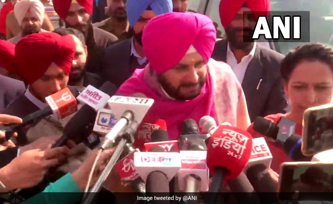 "Mafias Of Families": Navjot Sidhu's Barb At Amarinder Singh, Badals